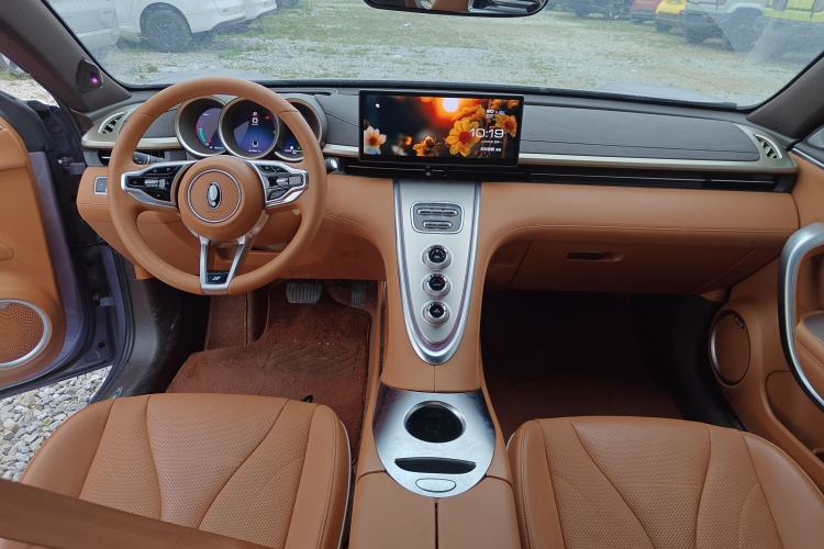 Used ORA Lightning Cat 2022 555 km Luxury Edition Center Console