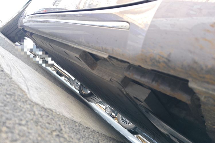 Used ORA Lightning Cat 2022 555 km Luxury Edition Chassis Front Right