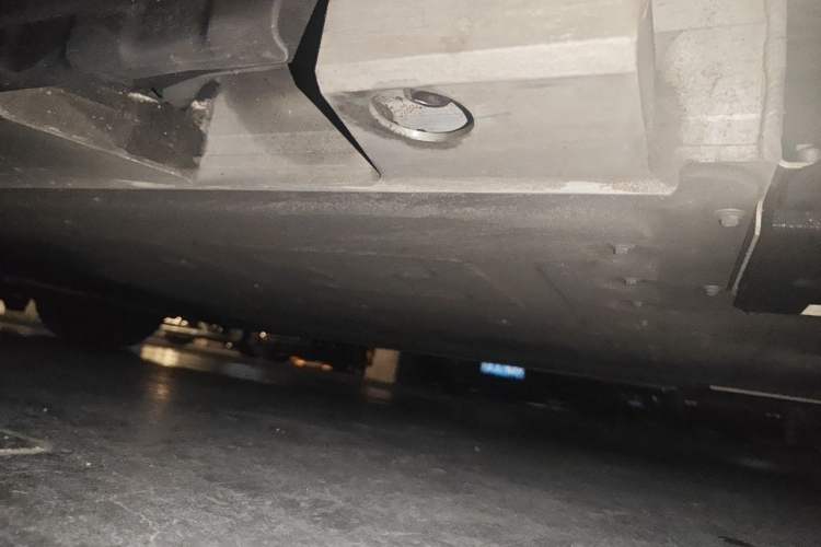 Used ORA Lightning Cat 2022 555 km Luxury Edition Chassis Rear Left