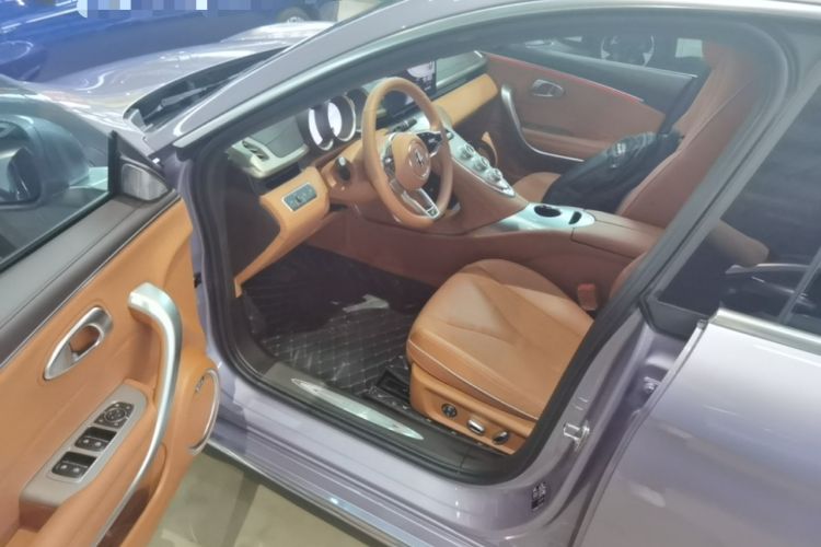 Used ORA Lightning Cat 2022 555 km Luxury Edition Driver Seat