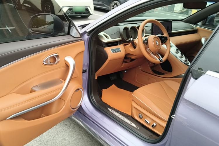 Used ORA Lightning Cat 2022 555 km Luxury Edition Driver Seat
