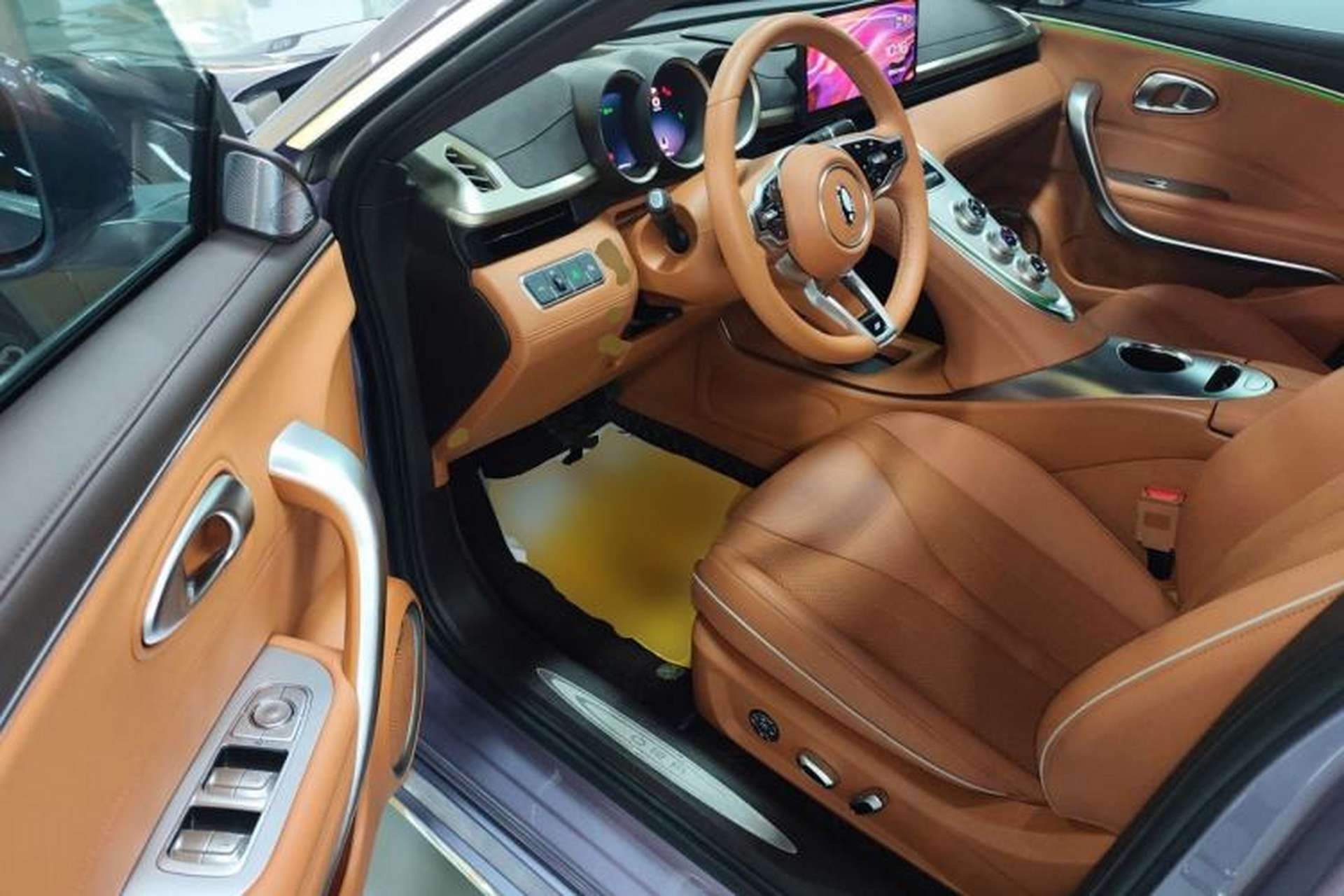 Used ORA Lightning Cat 2022 555 km Luxury Edition Driver Seat