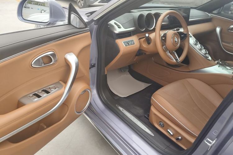 Used ORA Lightning Cat 2022 555 km Luxury Edition Driver Seat