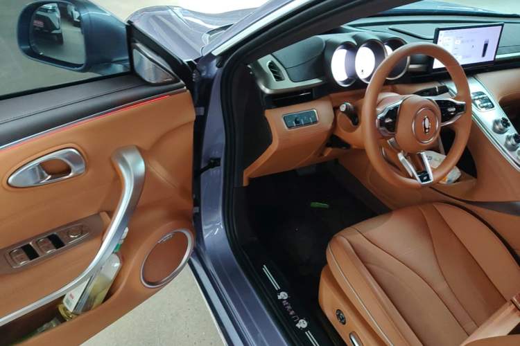 Used ORA Lightning Cat 2022 555 km Luxury Edition Driver Seat