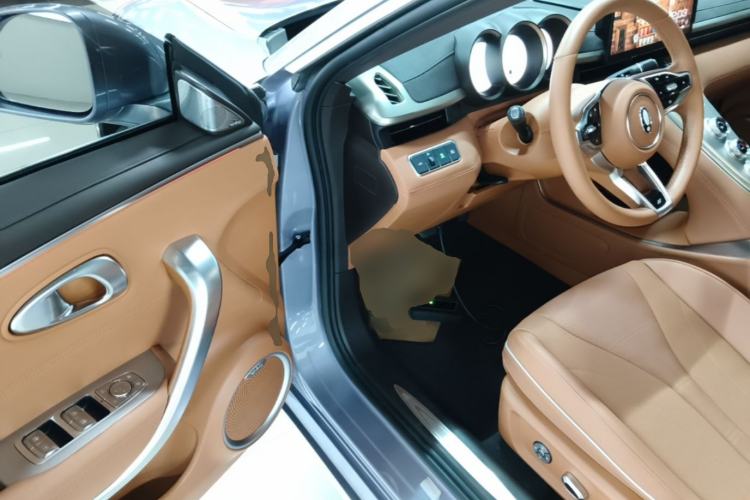 Used ORA Lightning Cat 2022 555 km Luxury Edition Driver Seat