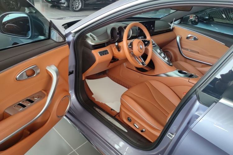 Used ORA Lightning Cat 2022 555 km Luxury Edition Driver Seat