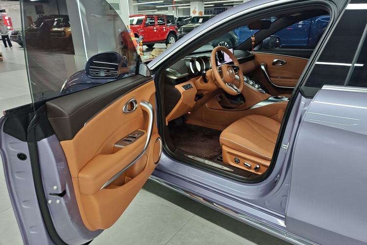 Used ORA Lightning Cat 2022 555 km Luxury Edition Driver Seat