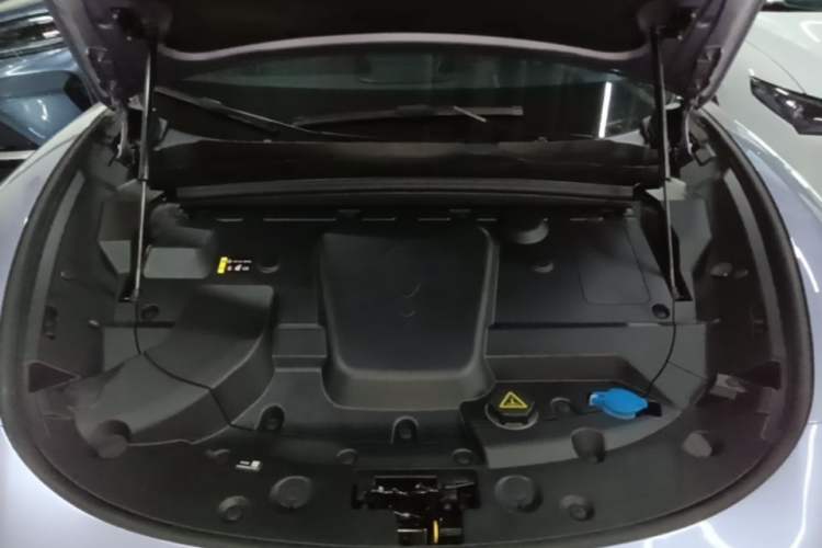 Used ORA Lightning Cat 2022 555 km Luxury Edition Engine Bay