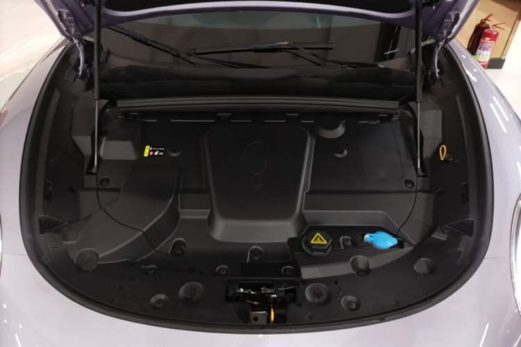 Used ORA Lightning Cat 2022 555 km Luxury Edition Engine Bay