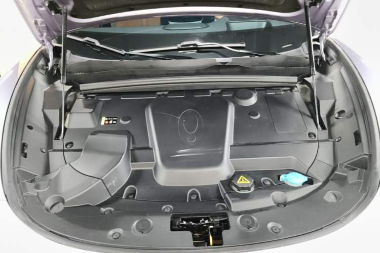 Used ORA Lightning Cat 2022 555 km Luxury Edition Engine Bay