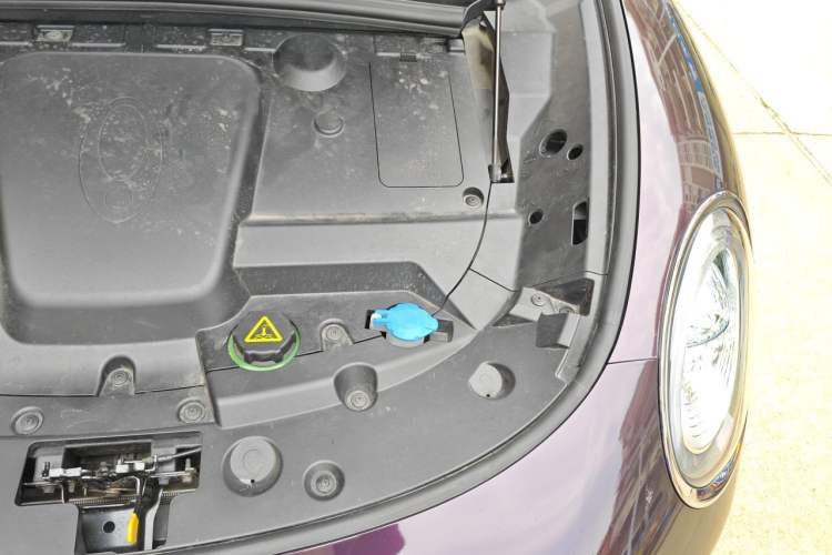 Used ORA Lightning Cat 2022 555 km Luxury Edition Engine Bay Left