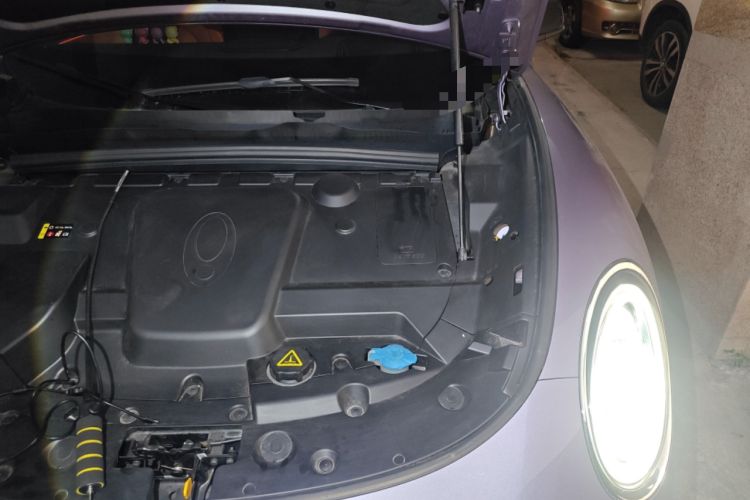 Used ORA Lightning Cat 2022 555 km Luxury Edition Engine Bay Left