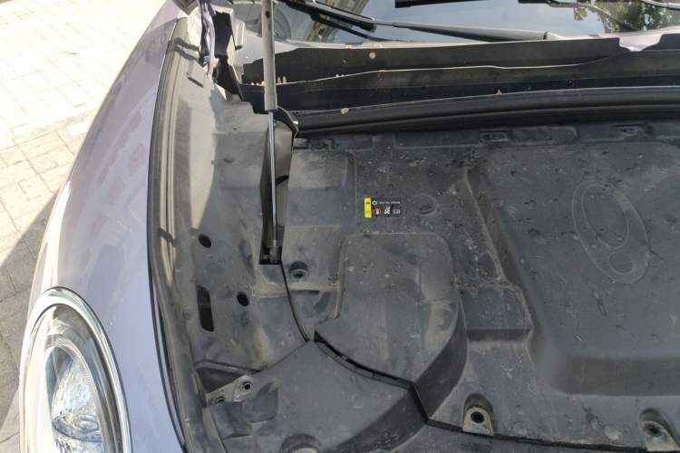 Used ORA Lightning Cat 2022 555 km Luxury Edition Engine Bay Right