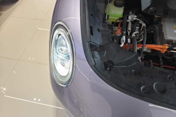 Used ORA Lightning Cat 2022 555 km Luxury Edition Engine Bay Right