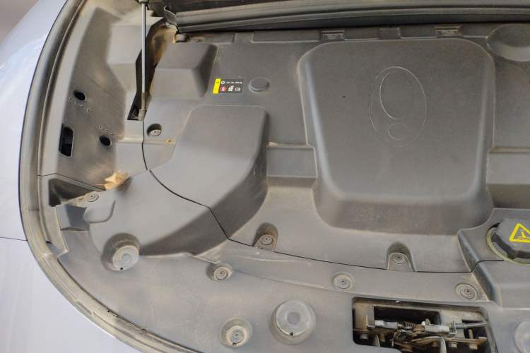 Used ORA Lightning Cat 2022 555 km Luxury Edition Engine Bay Right