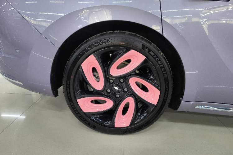 Used ORA Lightning Cat 2022 555 km Luxury Edition Exterior 3