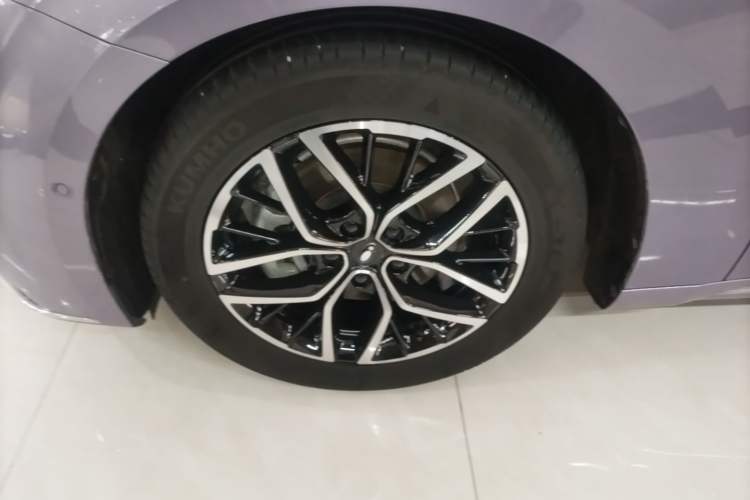 Used ORA Lightning Cat 2022 555 km Luxury Edition Exterior 4