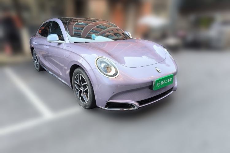 Used ORA Lightning Cat 2022 555 km Luxury Edition Front Right 45 Deg
