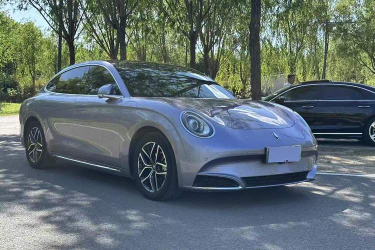 Used ORA Lightning Cat 2022 555 km Luxury Edition Front Right 45 Deg