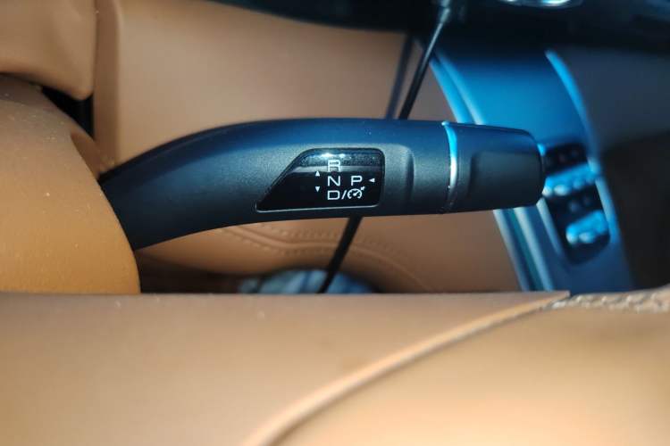 Used ORA Lightning Cat 2022 705 km Long-Range Version Gear Lever