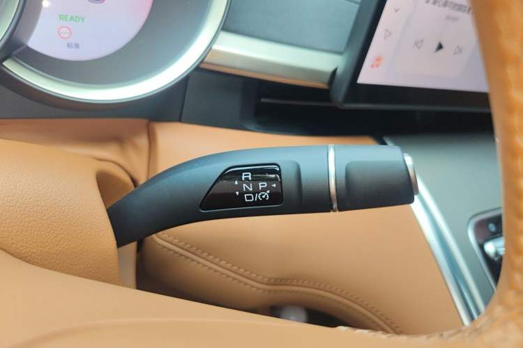 Used ORA Lightning Cat 2022 555 km Luxury Edition Gear Lever