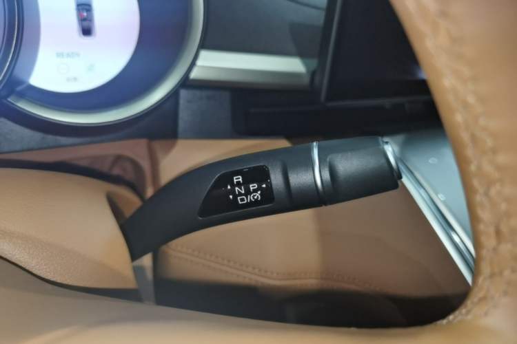 Used ORA Lightning Cat 2022 555 km Luxury Edition Gear Lever