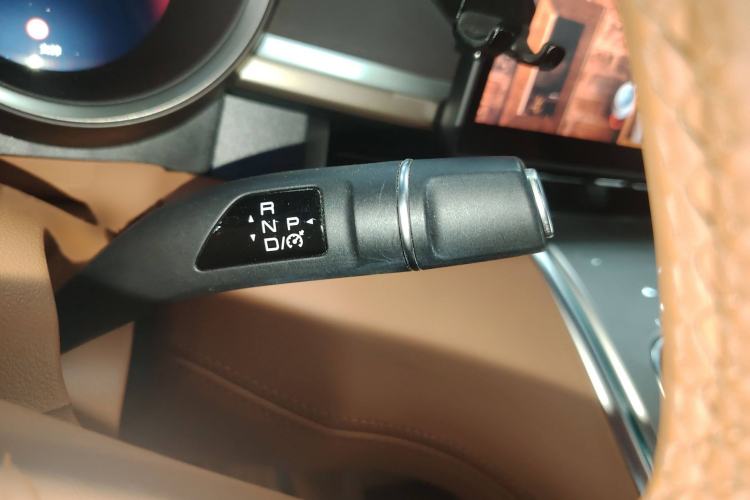 Used ORA Lightning Cat 2022 555 km Luxury Edition Gear Lever