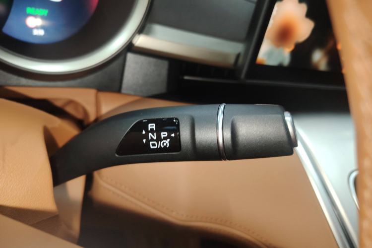 Used ORA Lightning Cat 2022 555 km Luxury Edition Gear Lever