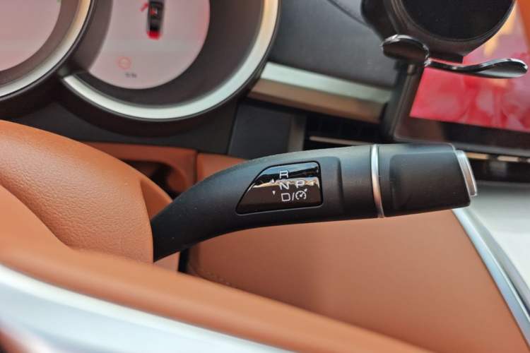 Used ORA Lightning Cat 2022 555 km Luxury Edition Gear Lever