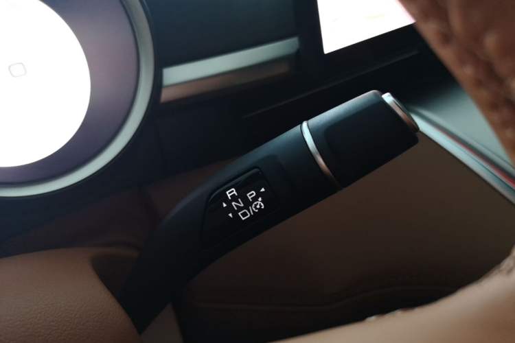 Used ORA Lightning Cat 2022 555 km Luxury Edition Gear Lever