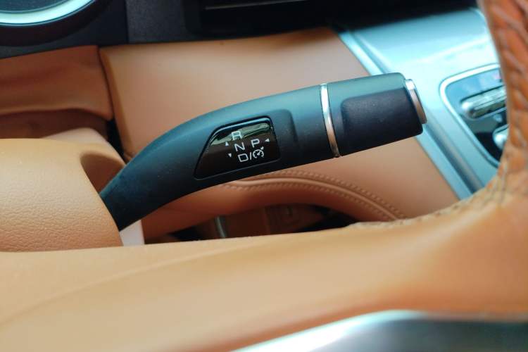 Used ORA Lightning Cat 2022 555 km Luxury Edition Gear Lever