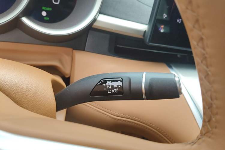 Used ORA Lightning Cat 2022 555 km Luxury Edition Gear Lever