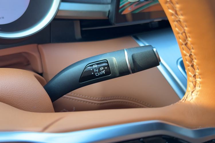 Used ORA Lightning Cat 2022 555 km Luxury Edition Gear Lever