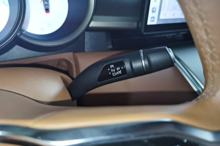 Used ORA Lightning Cat 2022 555 km Luxury Edition Gear Lever