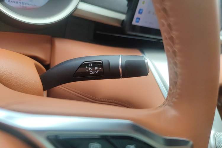 Used ORA Lightning Cat 2022 555 km Luxury Edition Gear Lever