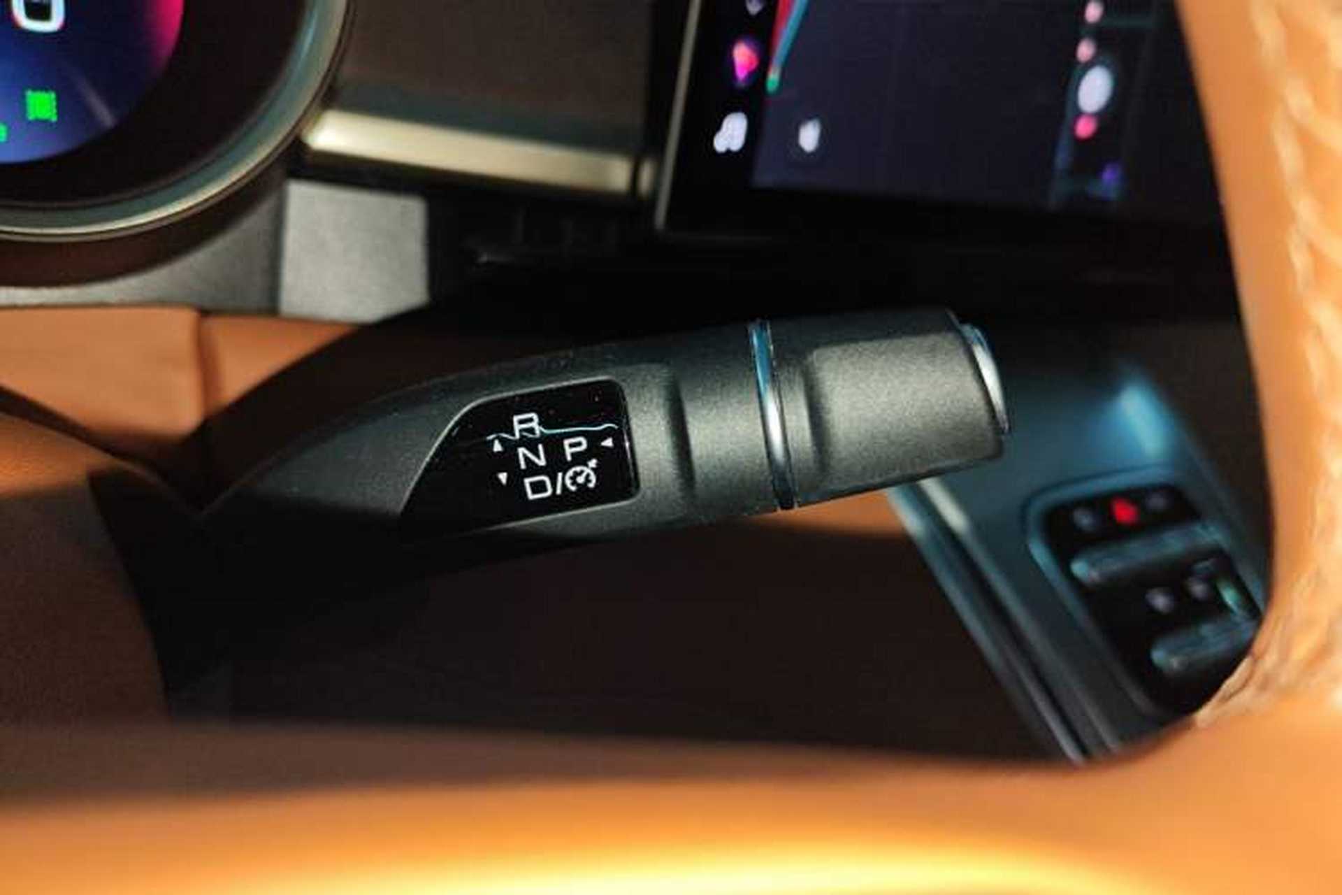 Used ORA Lightning Cat 2022 555 km Luxury Edition Gear Lever