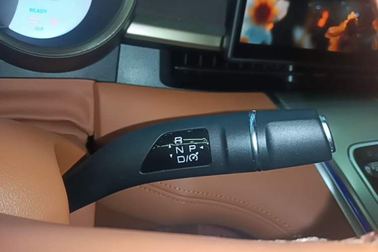 Used ORA Lightning Cat 2022 705 km Long-Range Version Gear Lever