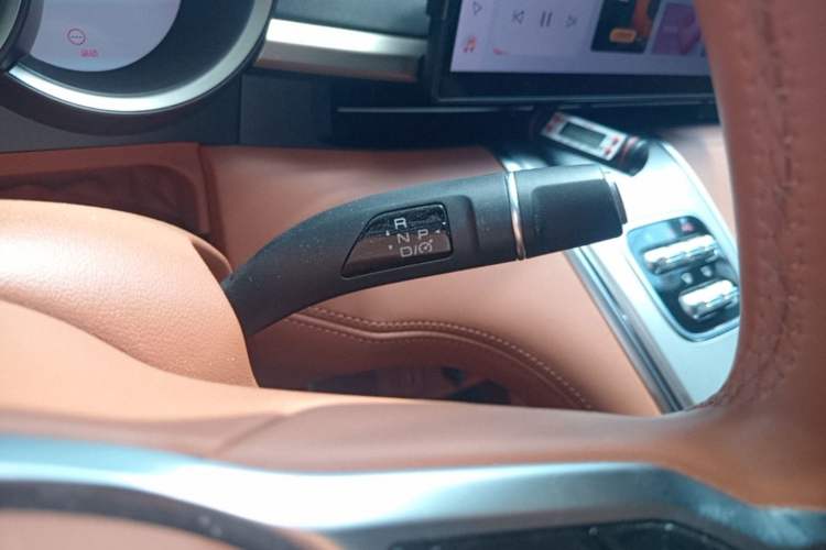 Used ORA Lightning Cat 2022 555 km Luxury Edition Gear Lever