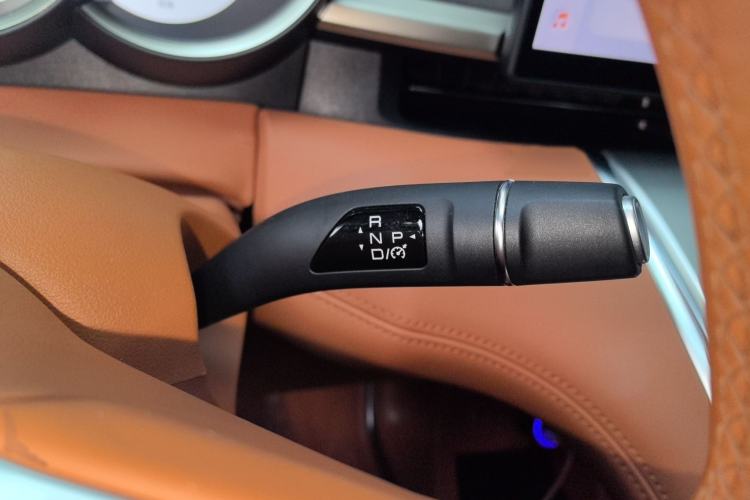 Used ORA Lightning Cat 2022 555 km Luxury Edition Gear Lever