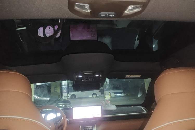 Used ORA Lightning Cat 2022 555 km Luxury Edition Headliner