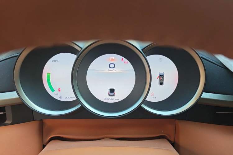 Used ORA Lightning Cat 2022 555 km Luxury Edition Instrument Cluster