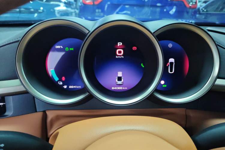 Used ORA Lightning Cat 2022 555 km Luxury Edition Instrument Cluster