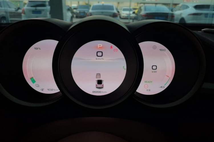 Used ORA Lightning Cat 2022 555 km Luxury Edition Instrument Cluster
