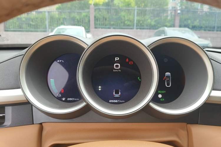 Used ORA Lightning Cat 2022 555 km Luxury Edition Instrument Cluster
