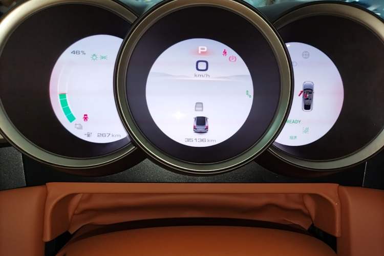 Used ORA Lightning Cat 2022 555 km Luxury Edition Instrument Cluster