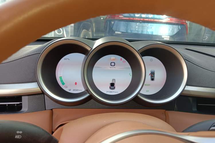 Used ORA Lightning Cat 2022 555 km Luxury Edition Instrument Cluster