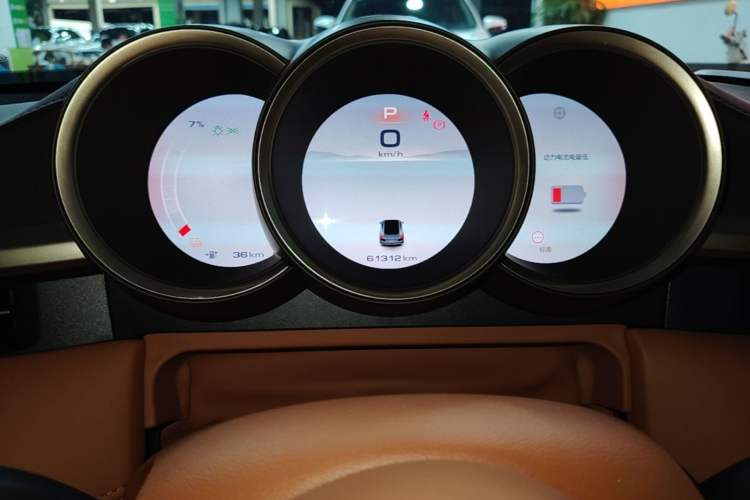 Used ORA Lightning Cat 2022 555 km Luxury Edition Instrument Cluster