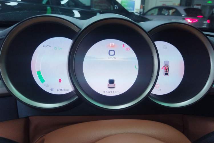 Used ORA Lightning Cat 2022 555 km Luxury Edition Instrument Cluster