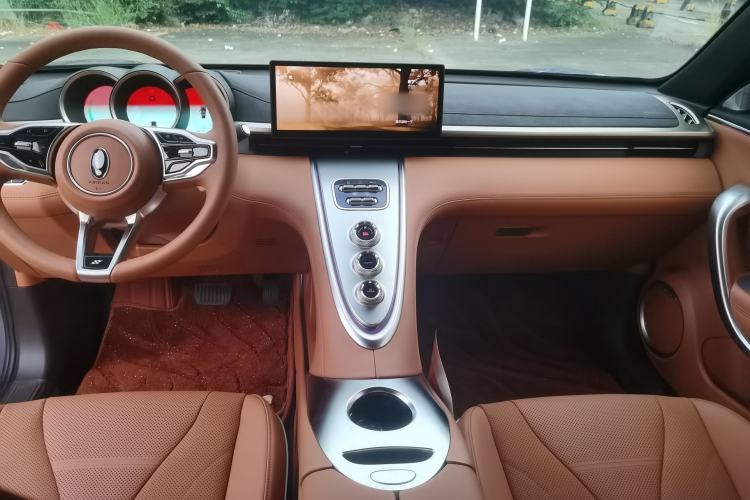 Used ORA Lightning Cat 2022 705 km Long-Range Version Interior 1