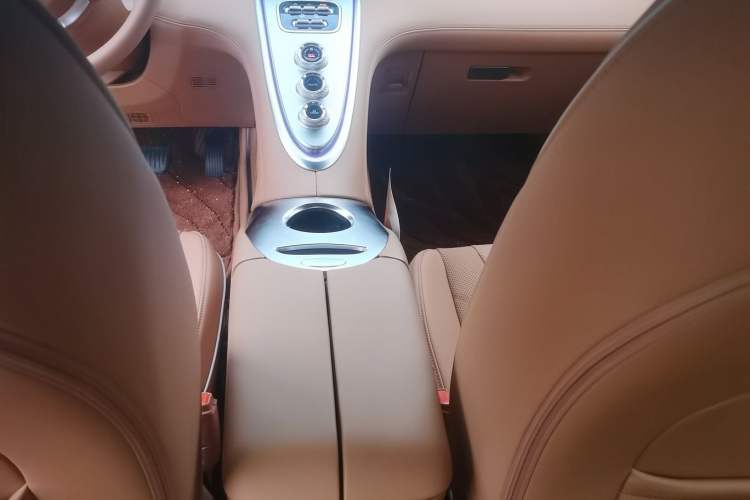 Used ORA Lightning Cat 2022 705 km Long-Range Version Interior 2